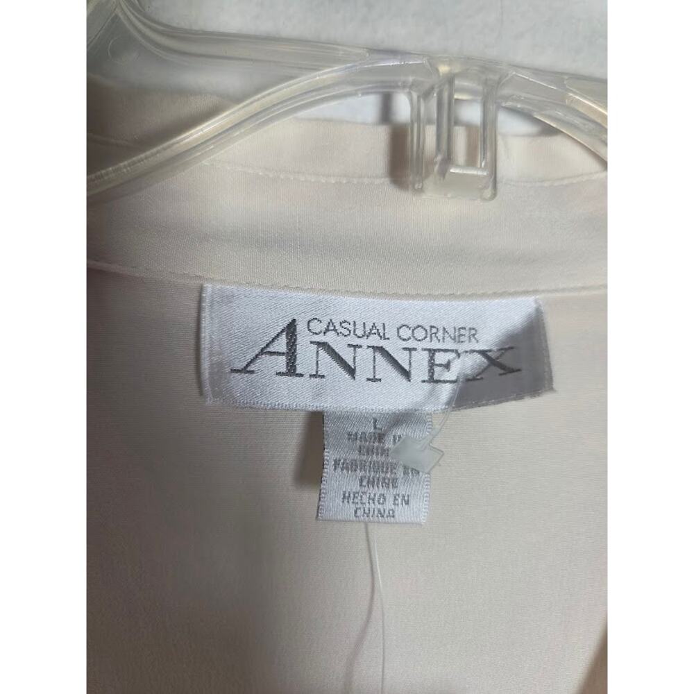 NWT Casaul Corner Annex Ivory 100% Silk Darted Button Up Blouse size Large - Picture 2 of 5